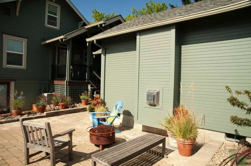 Photo studio and family room addition